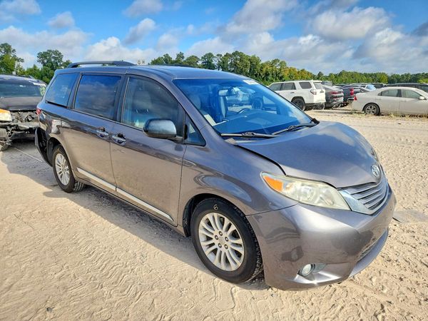 2017 TOYOTA SIENNA