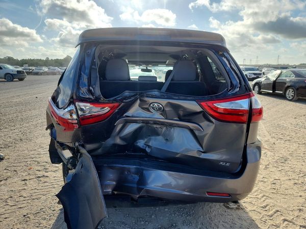 2017 TOYOTA SIENNA