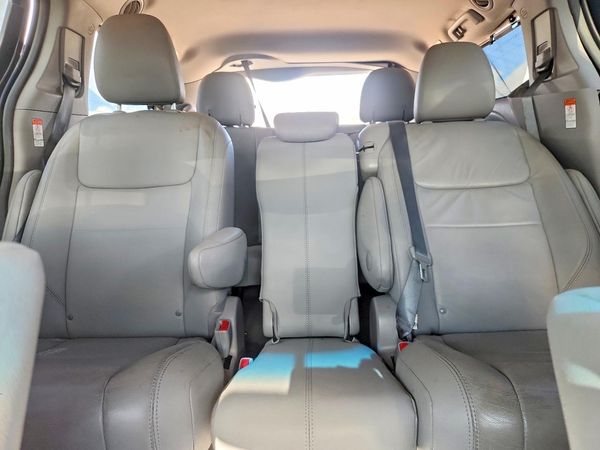 2017 TOYOTA SIENNA