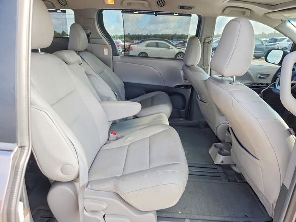 2017 TOYOTA SIENNA