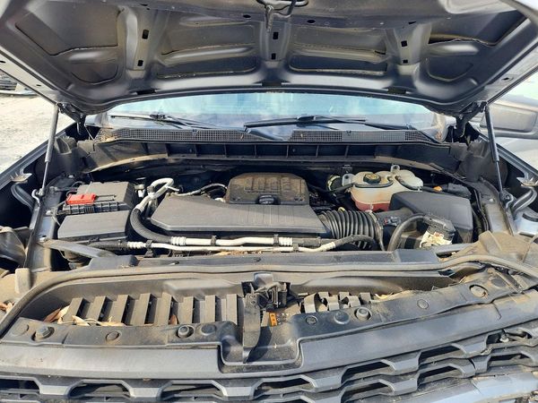2022 CHEVROLET SILVERADO Custom — Engine bay