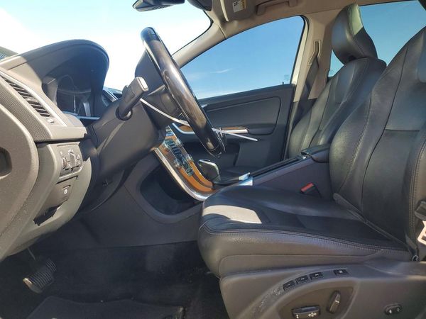 2017 VOLVO XC60 Inscription