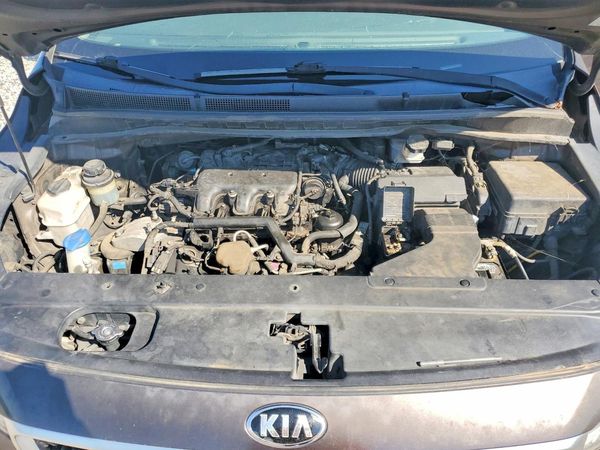 2016 KIA SEDONA LX - Middle-low