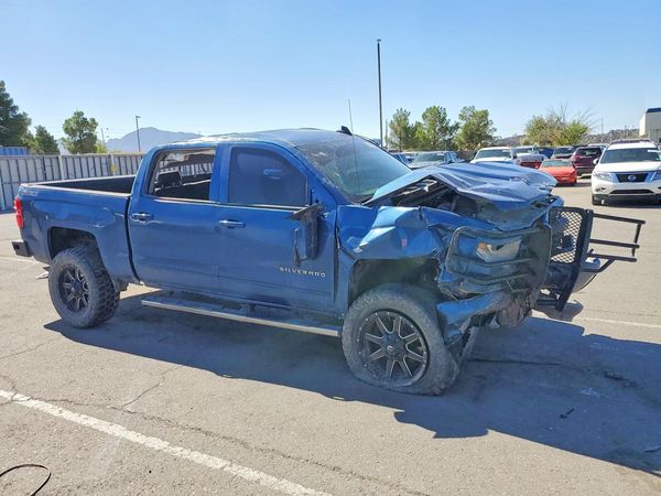 2017 CHEVROLET SILVERADO LT — Passenger 3/4