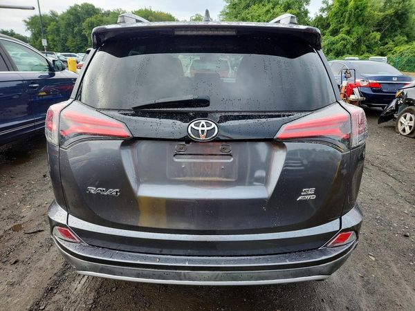 2018 TOYOTA RAV4 SE