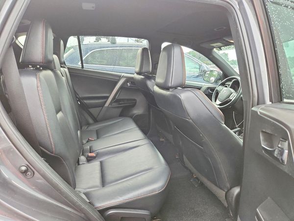 2018 TOYOTA RAV4 SE