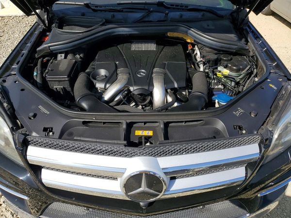 2013 MERCEDES-BENZ GL GL550 4MATIC — Engine bay