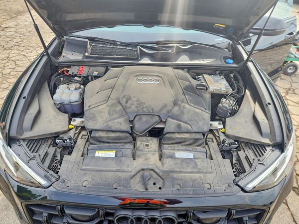 2024 AUDI Q8