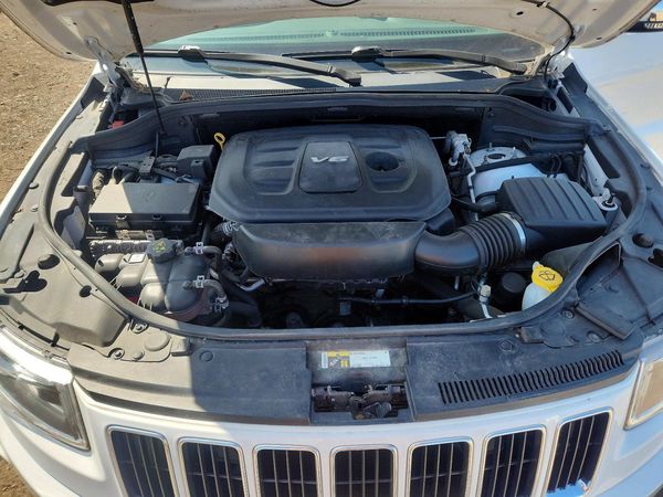 2016 JEEP GRAND CHEROKEE LIMITED 4X4 — Engine bay