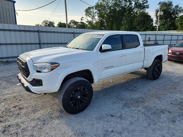 2022 TOYOTA TACOMA SR5 — Front 3/4