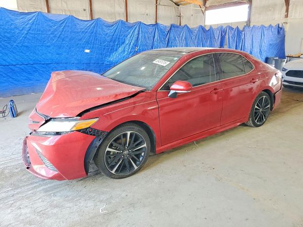 2020 TOYOTA CAMRY XSE — Front 3/4