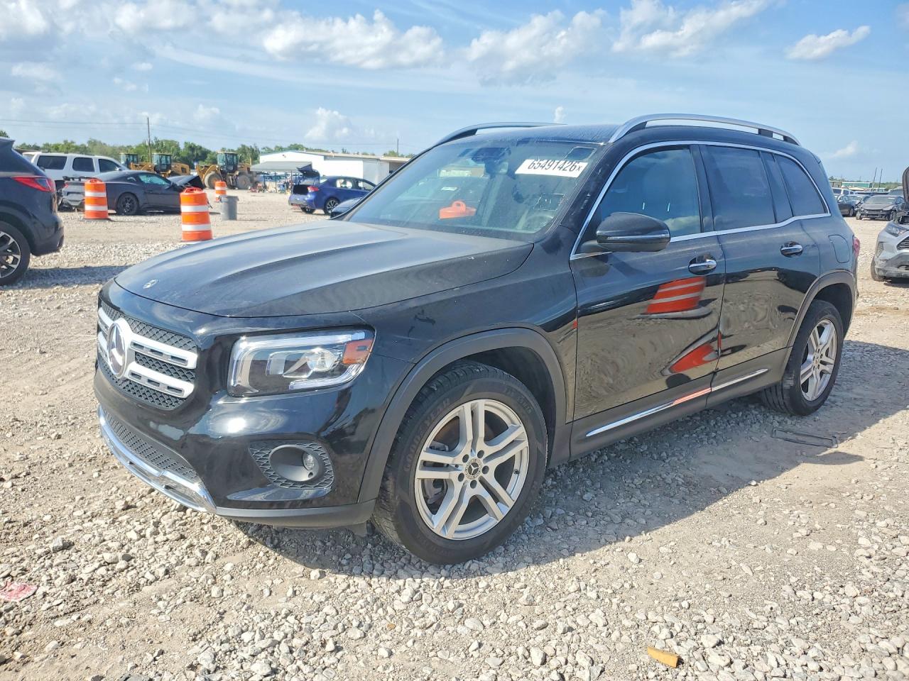 2020 MERCEDES-BENZ GLB GLB250 — Front 3/4
