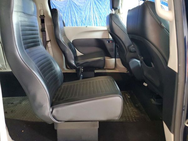2020 CHRYSLER VOYAGER LXI