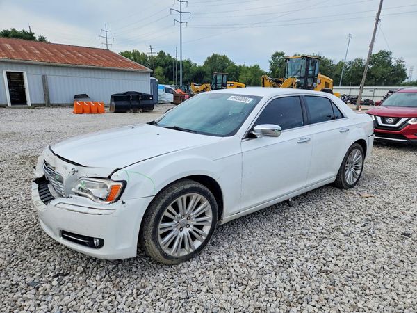 2014 CHRYSLER 300 300C — Front 3/4