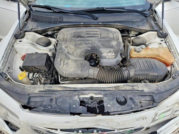 2014 CHRYSLER 300 300C — Engine bay