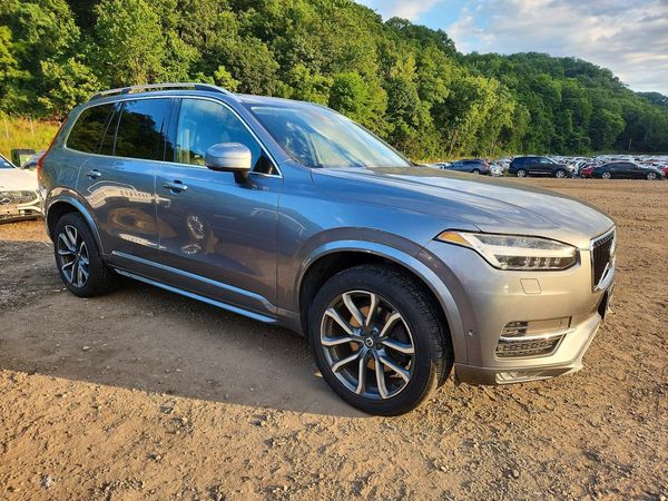 2016 VOLVO XC90 SV42 Momentum — Passenger 3/4