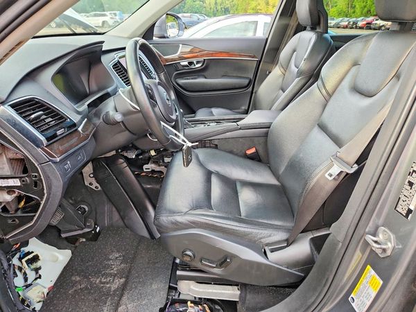 2016 VOLVO XC90 SV42 Momentum — DENT