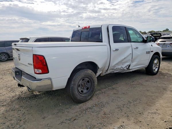 2016 RAM 1500 SLT