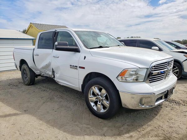2016 RAM 1500 SLT