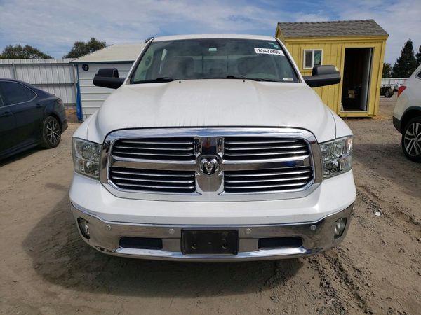 2016 RAM 1500 SLT