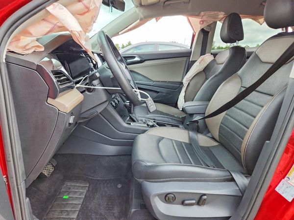 2022 VOLKSWAGEN TAOS 4Motion SEL — DENT