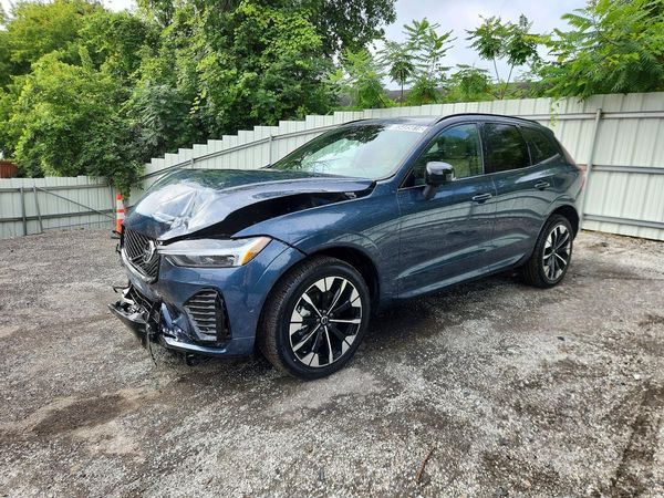 2026 VOLVO XC60 Plus Dark