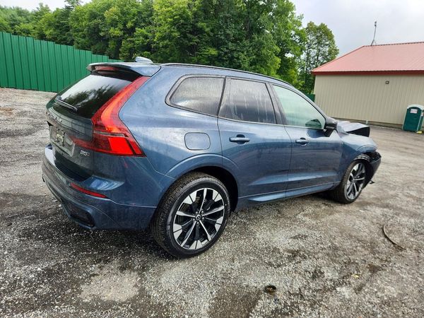 2026 VOLVO XC60 Plus Dark