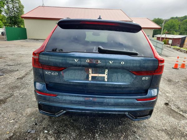 2026 VOLVO XC60 Plus Dark