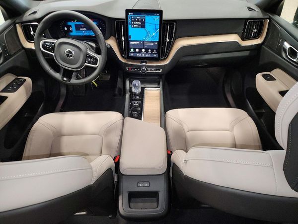 2026 VOLVO XC60 Plus Dark