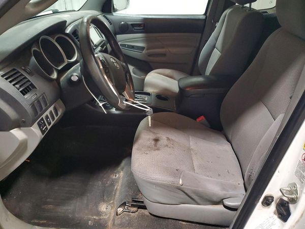 2015 TOYOTA TACOMA Delux Grade