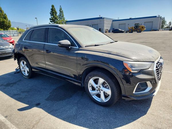 2021 AUDI Q3 quattro Premium