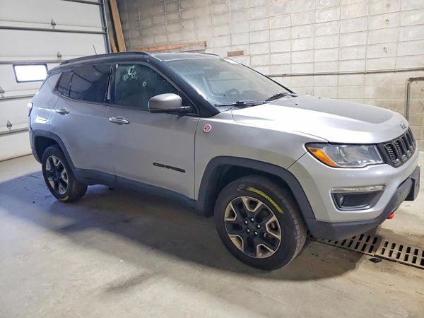2018 JEEP COMPASS Trailhawk — Passenger 3/4