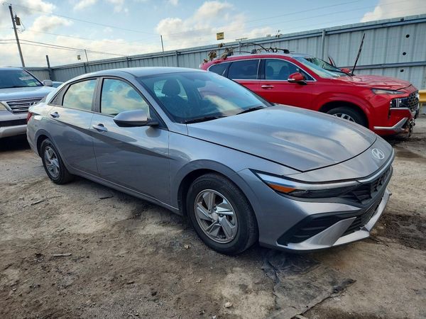 2024 HYUNDAI ELANTRA