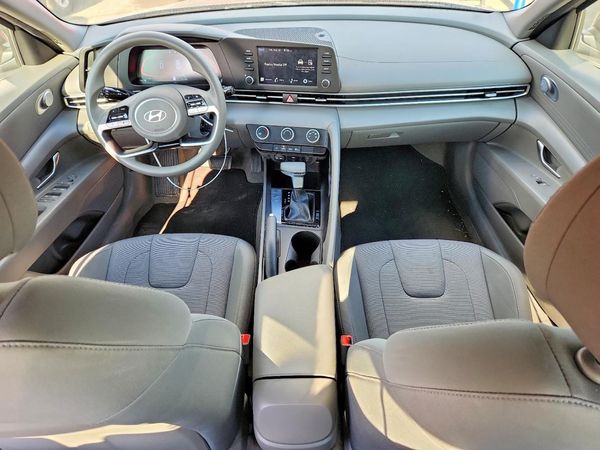 2024 HYUNDAI ELANTRA