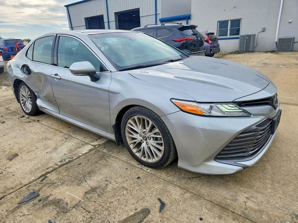 2018 TOYOTA CAMRY