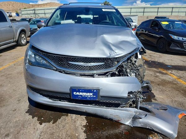 2021 CHRYSLER VOYAGER