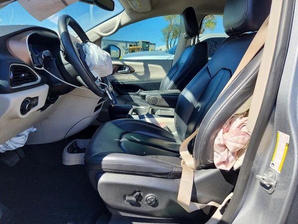 2021 CHRYSLER VOYAGER