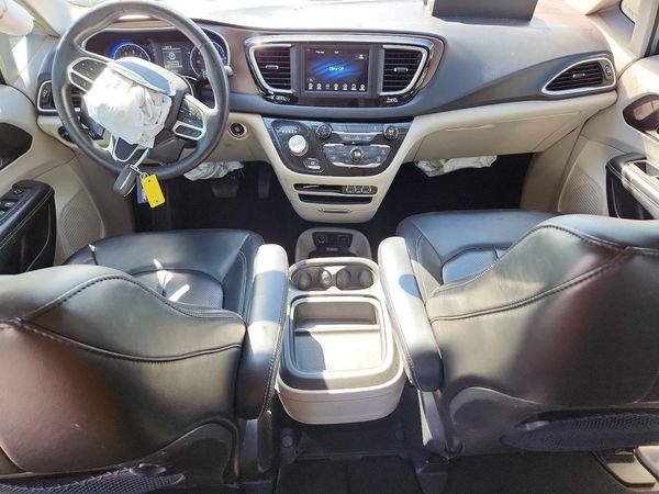 2021 CHRYSLER VOYAGER