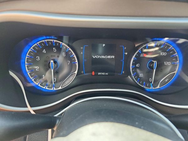 2021 CHRYSLER VOYAGER