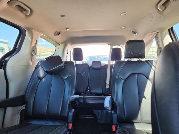 2021 CHRYSLER VOYAGER