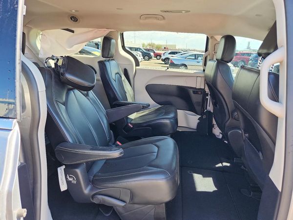 2021 CHRYSLER VOYAGER