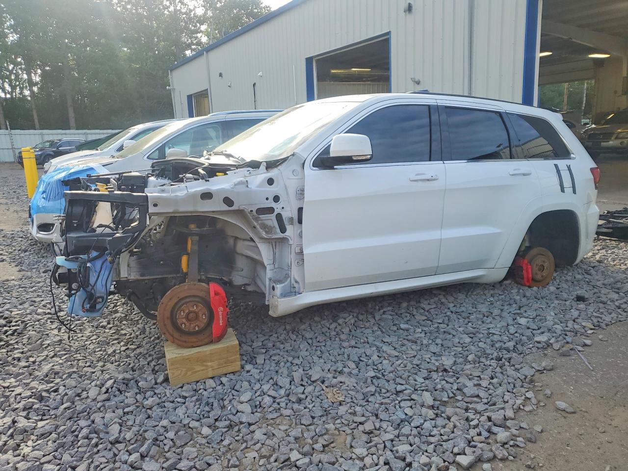 2015 JEEP CHEROKEE SRT — Front 3/4