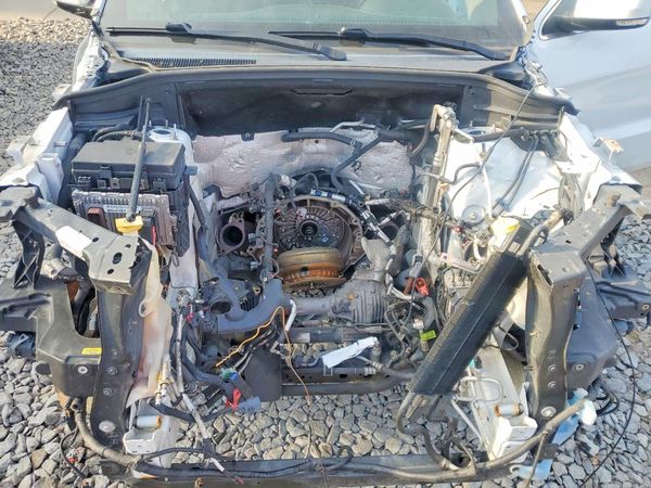 2015 JEEP CHEROKEE SRT — Engine bay