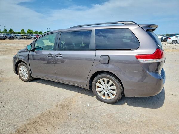 2014 TOYOTA SIENNA