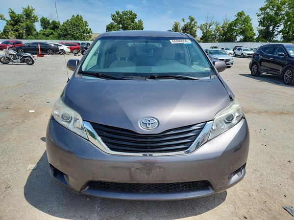 2014 TOYOTA SIENNA