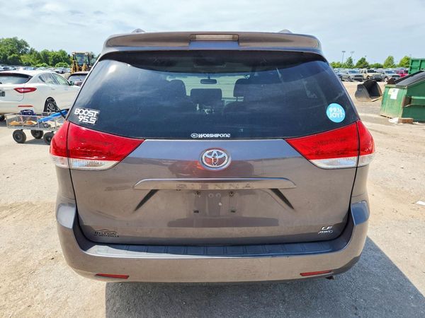 2014 TOYOTA SIENNA
