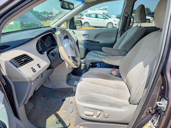 2014 TOYOTA SIENNA