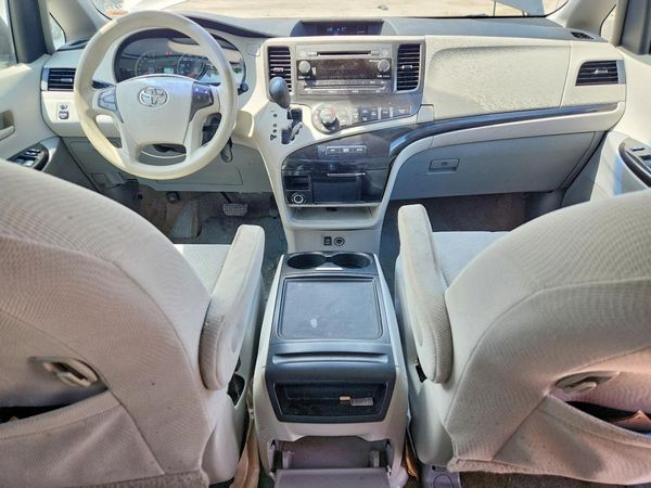 2014 TOYOTA SIENNA