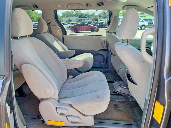 2014 TOYOTA SIENNA