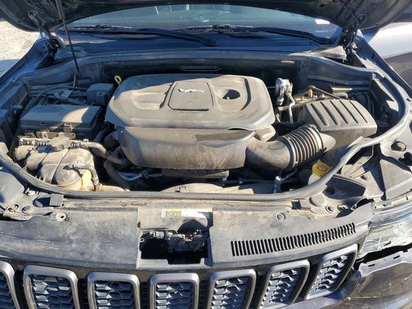 2018 JEEP GRAND CHEROKEE Trailhawk — Engine bay